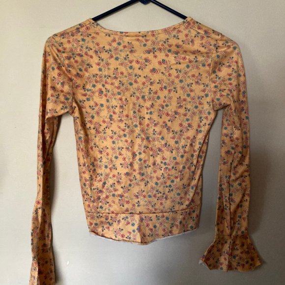 Cute orange floral cinched crop top with flare sleeves. - Picture 7 of 7